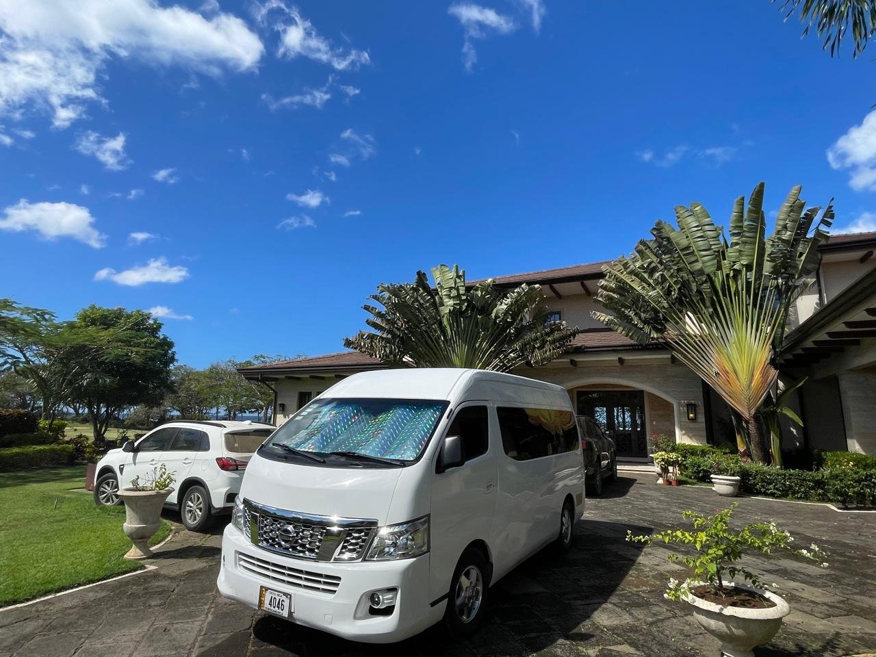 Friends Express Costa Rica tourist transportation vehicle